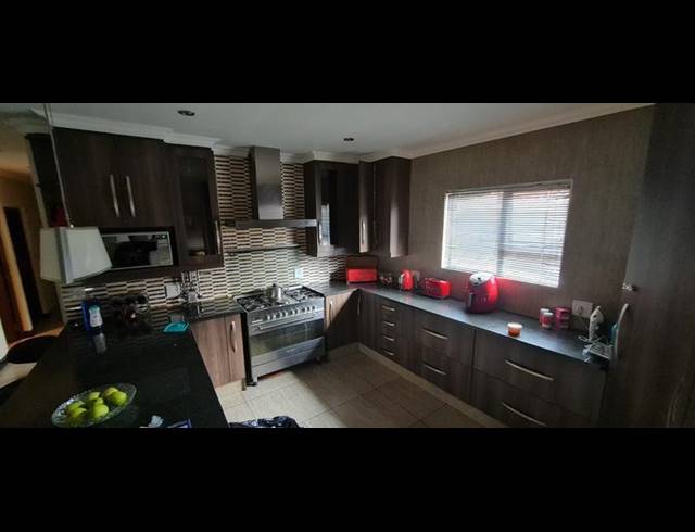 4 BEDROOM PROPERTY TO RENT IN VANDERBIJLPARK SW 5